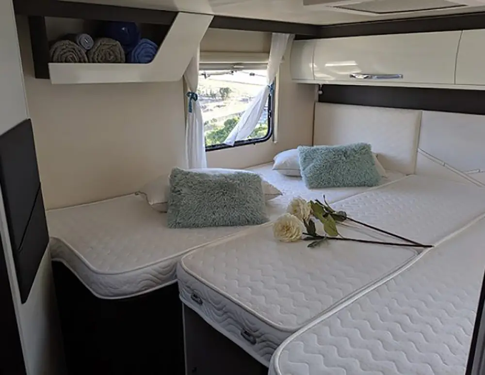 Foto de Autocaravana Perfilada Roller Team Kronos 284 TL (Copia)