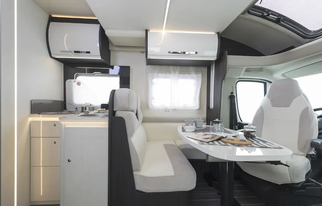 Foto de Autocaravana Perfilada Roller Team Kronos 284 TL (Copia)