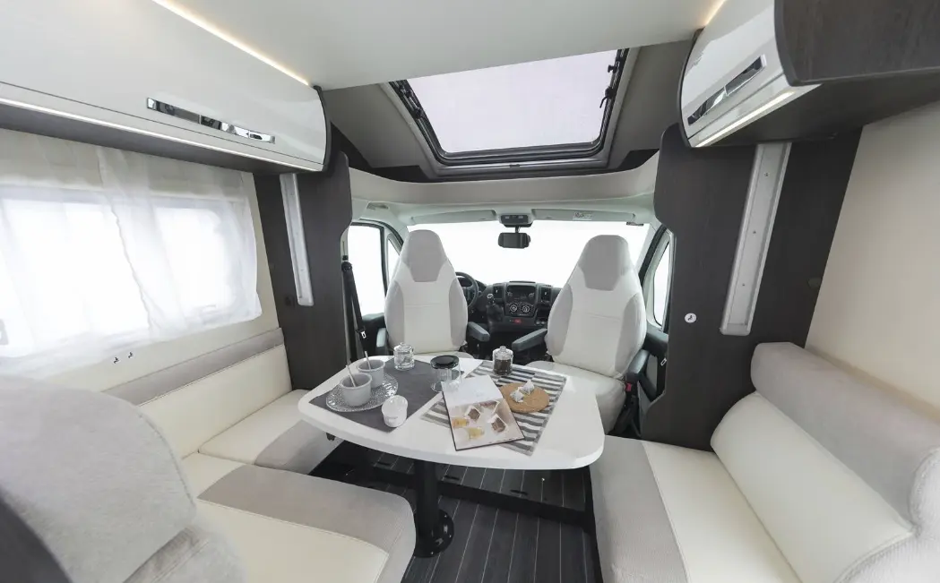 Foto de Autocaravana Perfilada Roller Team Kronos 284 TL (Copia)