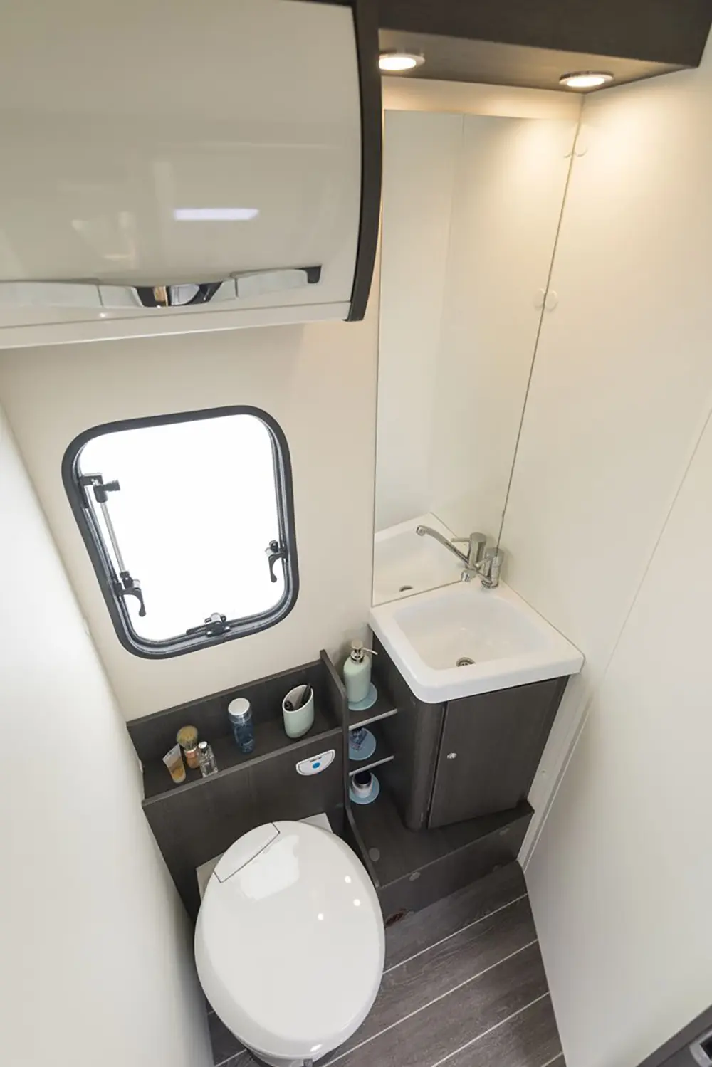 Foto de Autocaravana Perfilada Roller Team Kronos 284 TL (Copia)